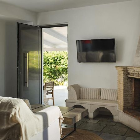 Binios Villa - Private Pool, Walking Distance From The Beach Vasilikí Екстериор снимка