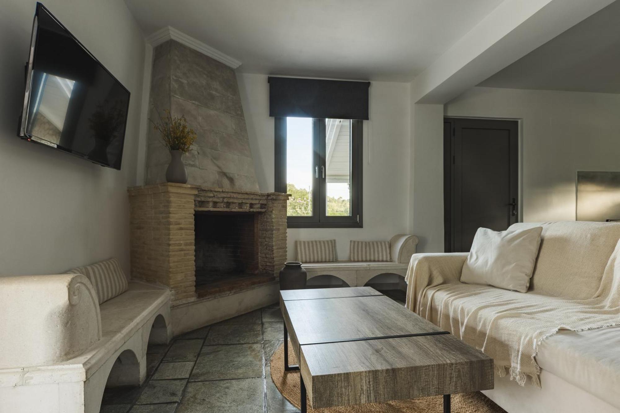 Binios Villa - Private Pool, Walking Distance From The Beach Vasilikí Екстериор снимка